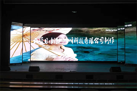 為什么戶外LED全彩屏的顏色漸變過程中會出現(xiàn)斷層？