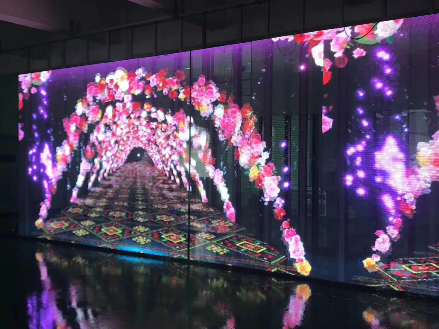 酒吧用LED透明屏效果怎么樣？